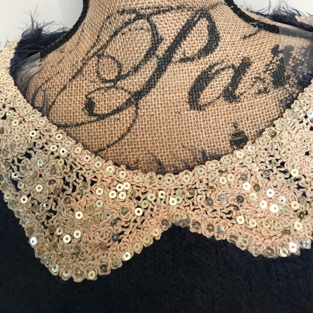 Beautiful soft fuzzy fun sweater w/sequins - Picture 4 of 4